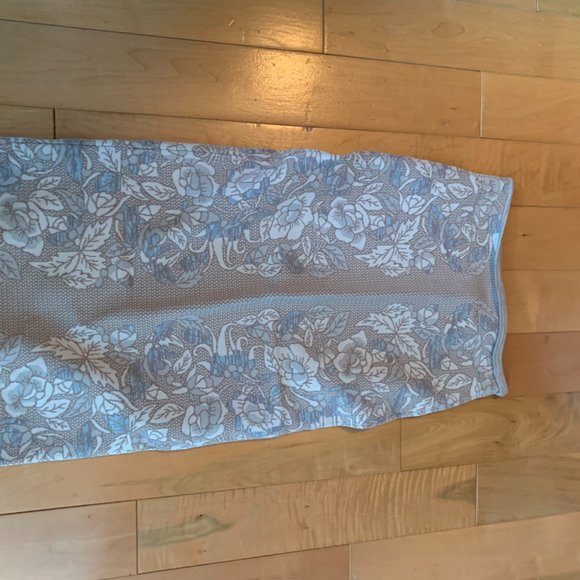 BCBG Pencil Skirt - XS - Picture 4 of 4